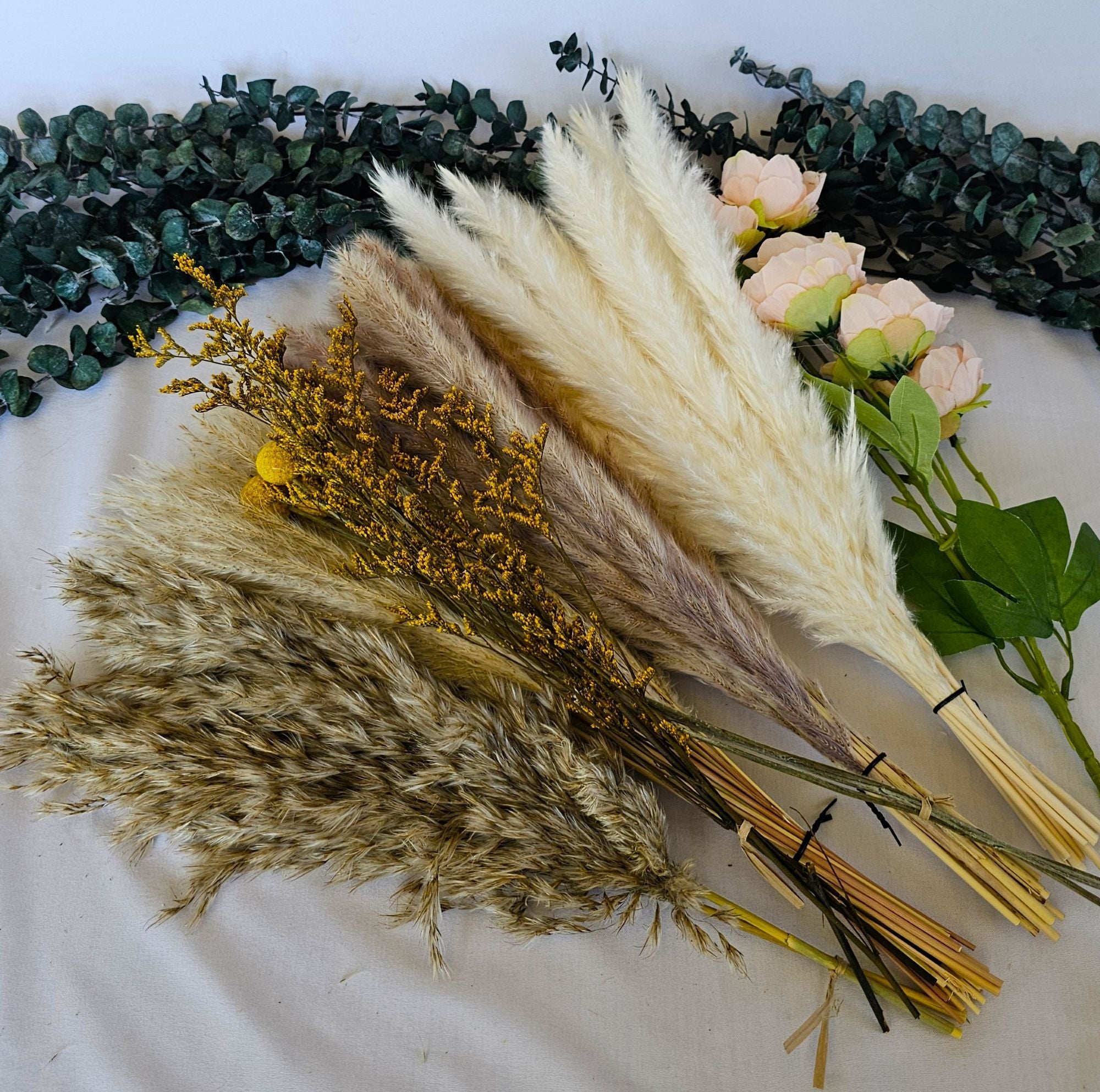 100pcs 17" Dried Pampas Grass Decor (100pcs W/ Silk Flower) 100% Organic Pampas